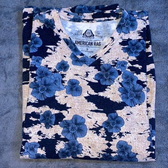 American Rag Other - AR men’s v-neck tee